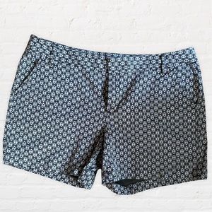 Caslon Patterned Twill Shorts Size 14